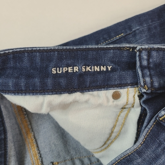 American Eagle Next Level Flex Super Skinny Cut-Off Shorts Size 28 - Picture 5 of 9